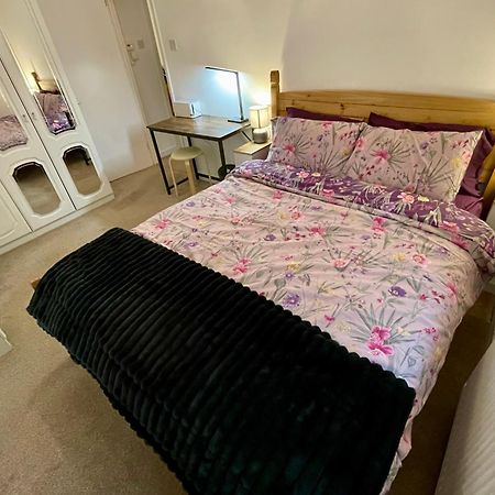 Vernon Place Town Centre, Vernon Cottage 3-Bed With Parking, 1A Vernon Court 2-Bed With Parking, 1B Studio No Parking, Off The High Street Next To Sandford Park Cheltenham Esterno foto