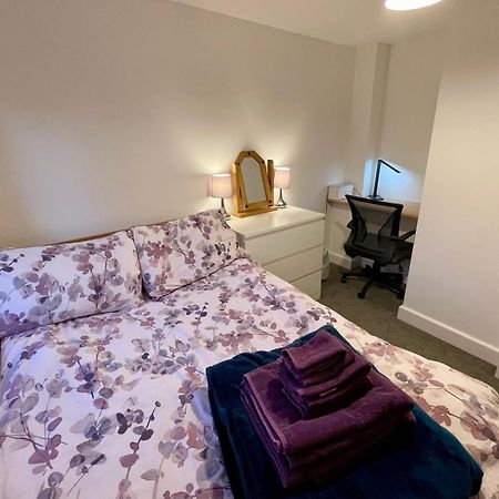 Vernon Place Town Centre, Vernon Cottage 3-Bed With Parking, 1A Vernon Court 2-Bed With Parking, 1B Studio No Parking, Off The High Street Next To Sandford Park Cheltenham Esterno foto