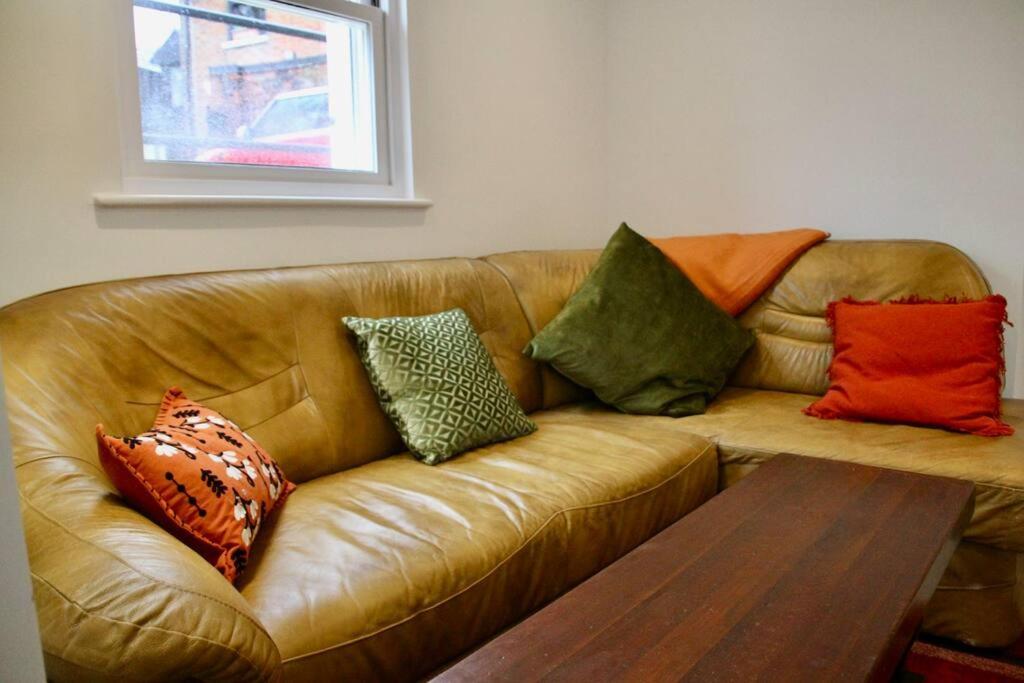 Vernon Place Town Centre, Vernon Cottage 3-Bed With Parking, 1A Vernon Court 2-Bed With Parking, 1B Studio No Parking, Off The High Street Next To Sandford Park Cheltenham Esterno foto