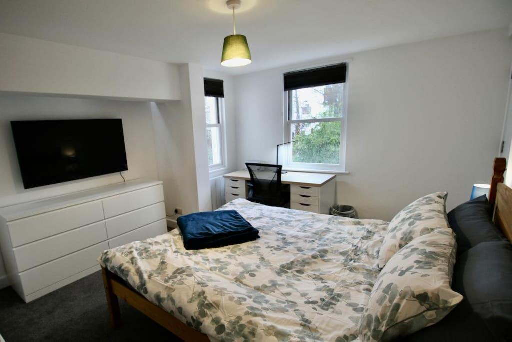 Vernon Place Town Centre, Vernon Cottage 3-Bed With Parking, 1A Vernon Court 2-Bed With Parking, 1B Studio No Parking, Off The High Street Next To Sandford Park Cheltenham Esterno foto