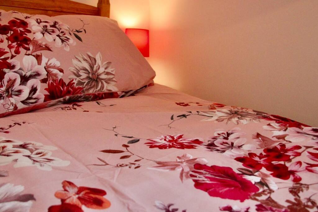 Vernon Place Town Centre, Vernon Cottage 3-Bed With Parking, 1A Vernon Court 2-Bed With Parking, 1B Studio No Parking, Off The High Street Next To Sandford Park Cheltenham Esterno foto