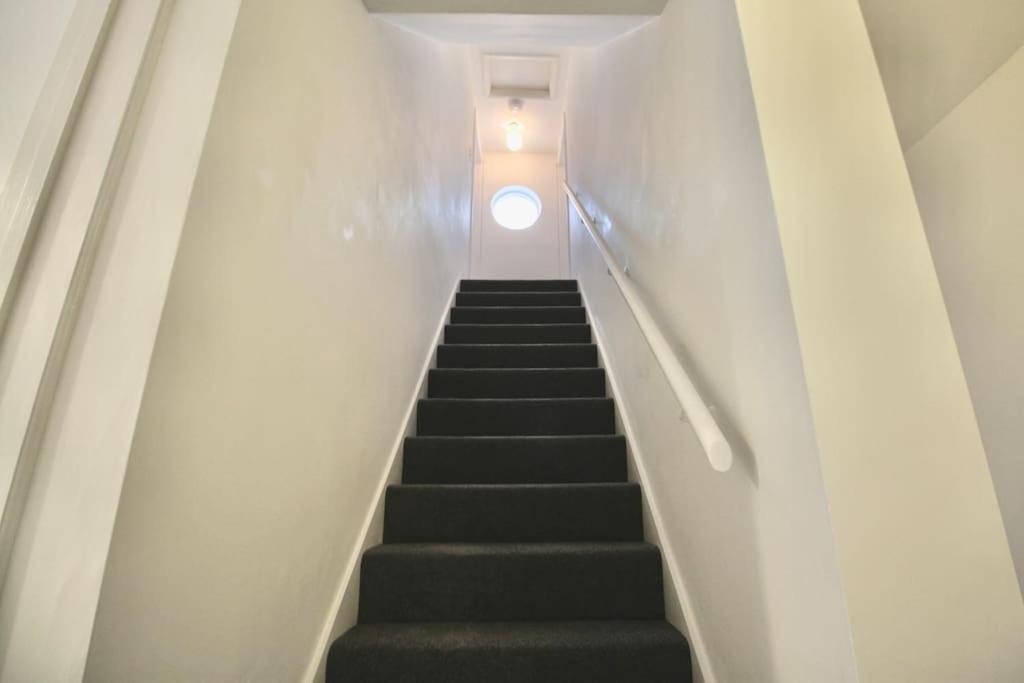 Vernon Place Town Centre, Vernon Cottage 3-Bed With Parking, 1A Vernon Court 2-Bed With Parking, 1B Studio No Parking, Off The High Street Next To Sandford Park Cheltenham Esterno foto