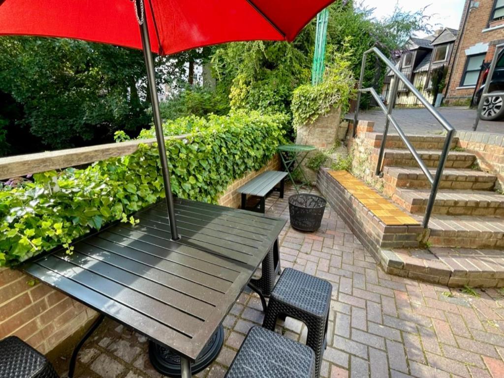 Vernon Place Town Centre, Vernon Cottage 3-Bed With Parking, 1A Vernon Court 2-Bed With Parking, 1B Studio No Parking, Off The High Street Next To Sandford Park Cheltenham Esterno foto