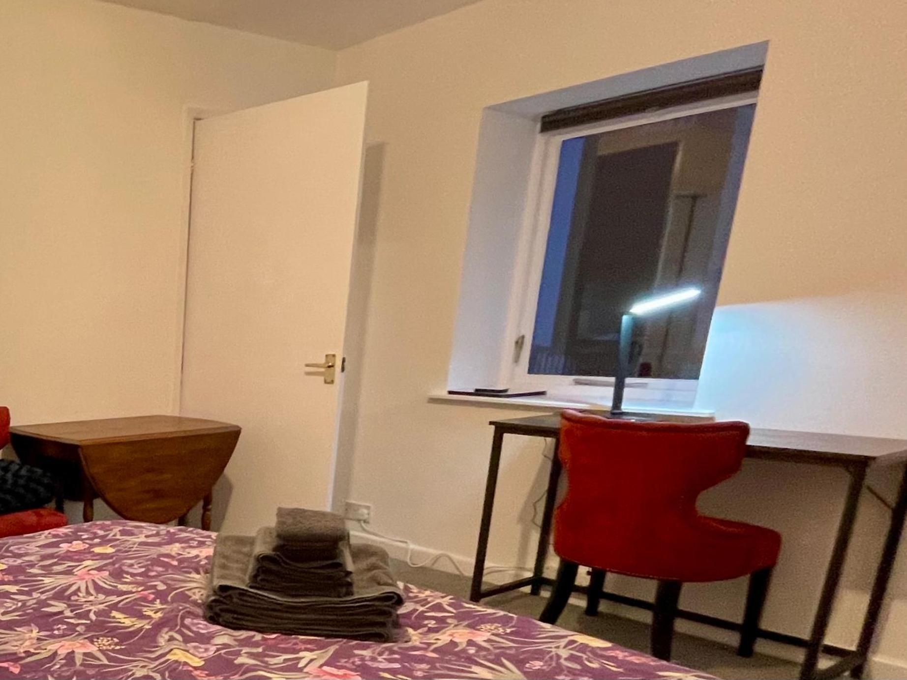 Vernon Place Town Centre, Vernon Cottage 3-Bed With Parking, 1A Vernon Court 2-Bed With Parking, 1B Studio No Parking, Off The High Street Next To Sandford Park Cheltenham Esterno foto
