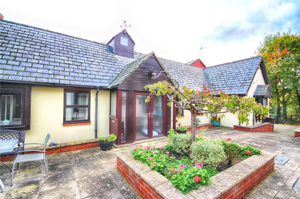 Vernon Place Town Centre, Vernon Cottage 3-Bed With Parking, 1A Vernon Court 2-Bed With Parking, 1B Studio No Parking, Off The High Street Next To Sandford Park Cheltenham Esterno foto