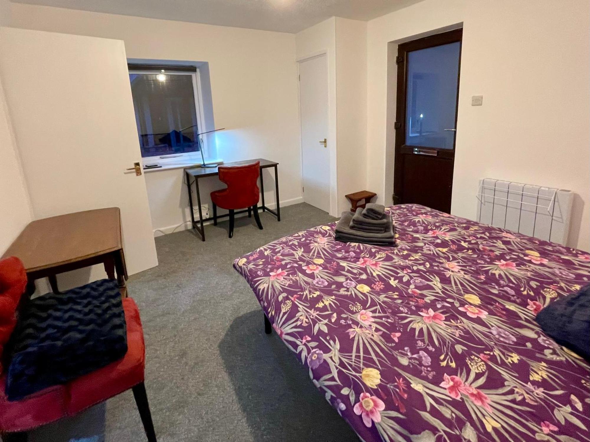 Vernon Place Town Centre, Vernon Cottage 3-Bed With Parking, 1A Vernon Court 2-Bed With Parking, 1B Studio No Parking, Off The High Street Next To Sandford Park Cheltenham Esterno foto