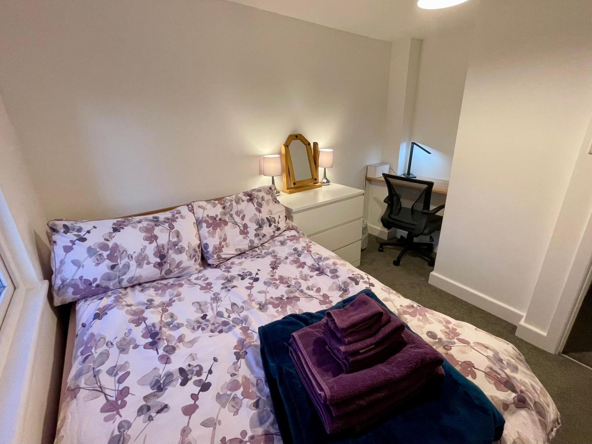 Vernon Place Town Centre, Vernon Cottage 3-Bed With Parking, 1A Vernon Court 2-Bed With Parking, 1B Studio No Parking, Off The High Street Next To Sandford Park Cheltenham Esterno foto