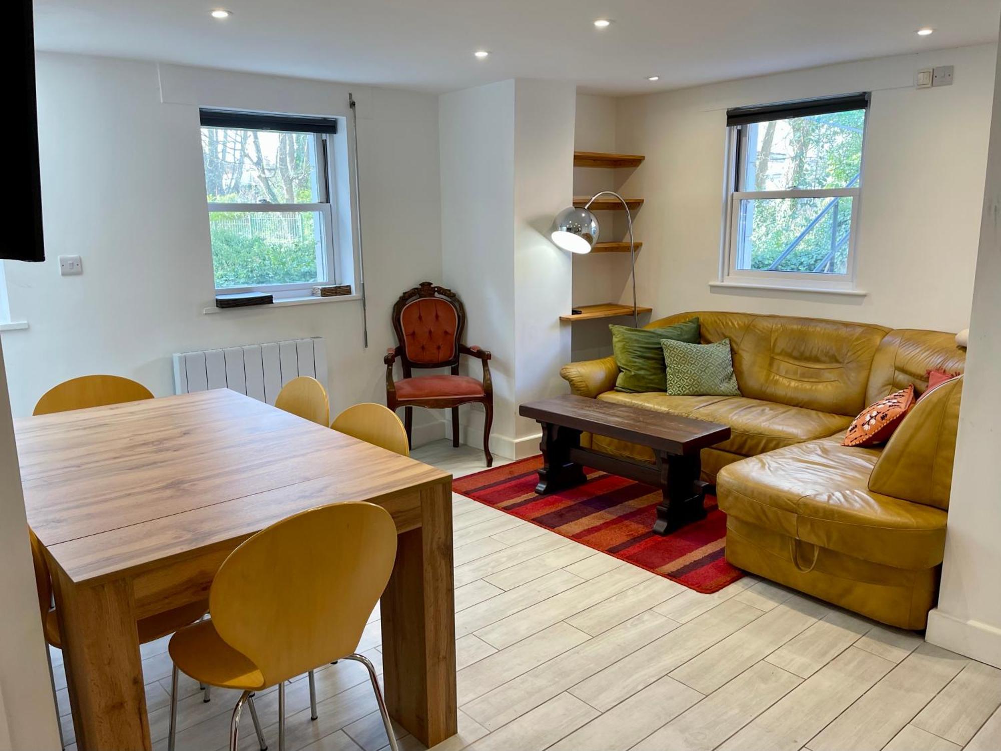 Vernon Place Town Centre, Vernon Cottage 3-Bed With Parking, 1A Vernon Court 2-Bed With Parking, 1B Studio No Parking, Off The High Street Next To Sandford Park Cheltenham Esterno foto