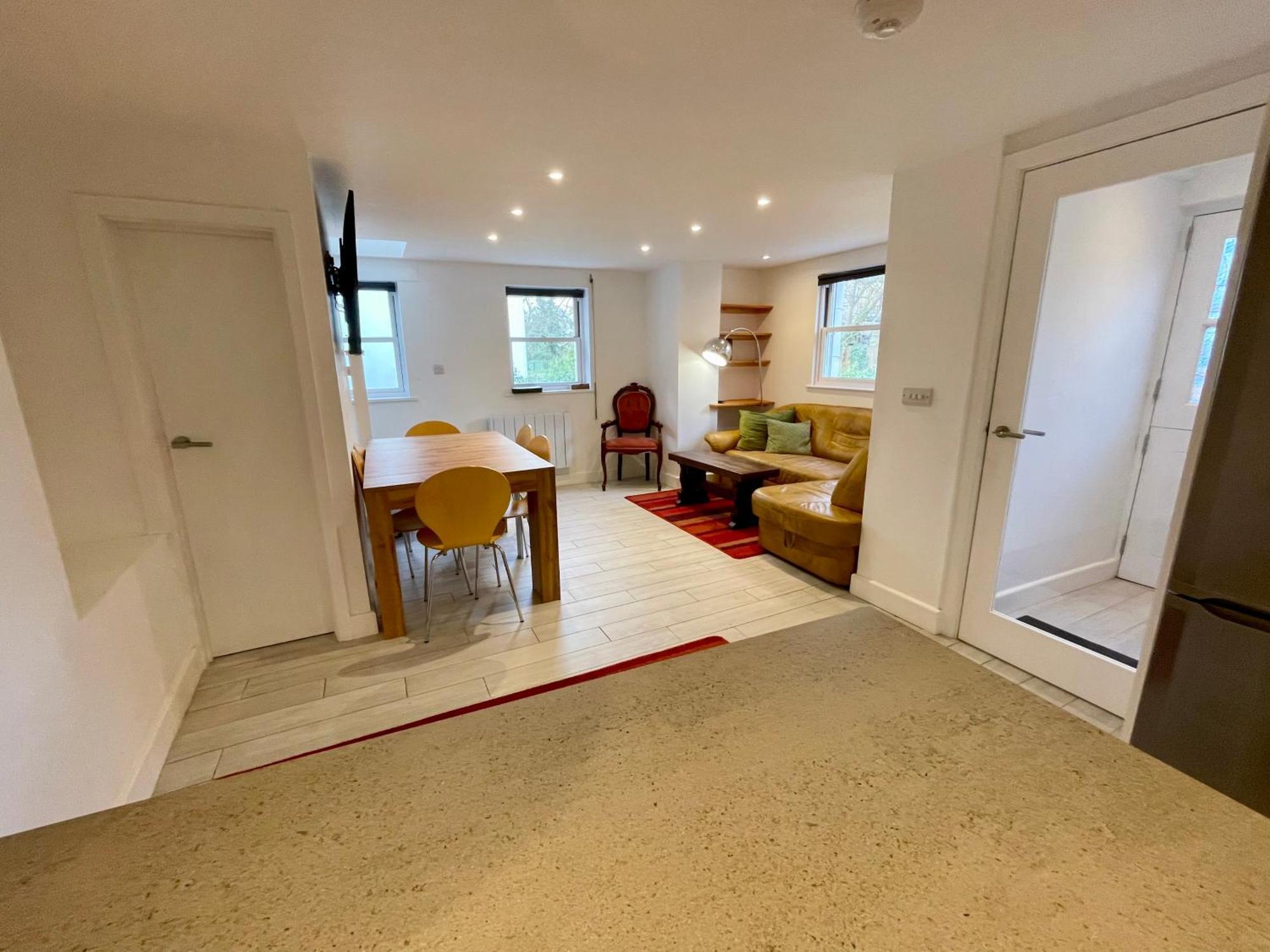 Vernon Place Town Centre, Vernon Cottage 3-Bed With Parking, 1A Vernon Court 2-Bed With Parking, 1B Studio No Parking, Off The High Street Next To Sandford Park Cheltenham Esterno foto