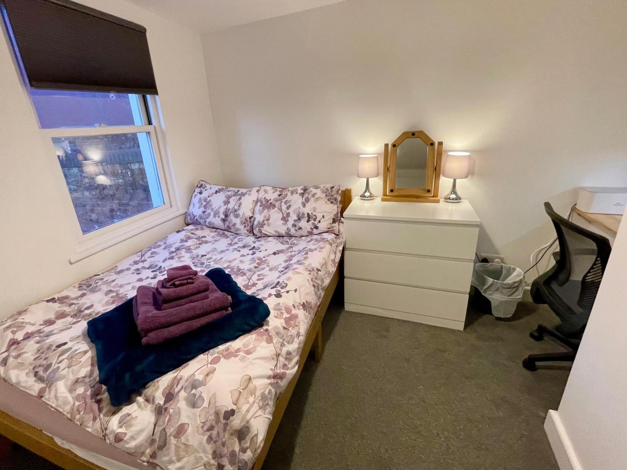 Vernon Place Town Centre, Vernon Cottage 3-Bed With Parking, 1A Vernon Court 2-Bed With Parking, 1B Studio No Parking, Off The High Street Next To Sandford Park Cheltenham Esterno foto